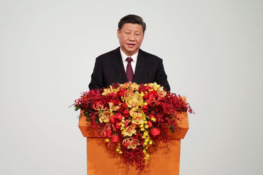 12月20日、マカオで開かれた中国返還20年の式典で演説する習近平国家主席(ロイター)