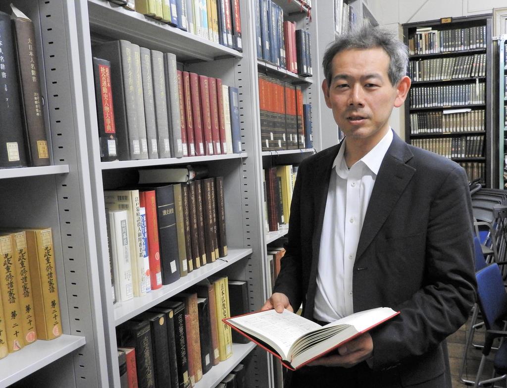 「斎藤氏四代」について語る木下聡・東洋大学文学部教授=東京大学本郷地区キャンパス(関厚夫撮影)