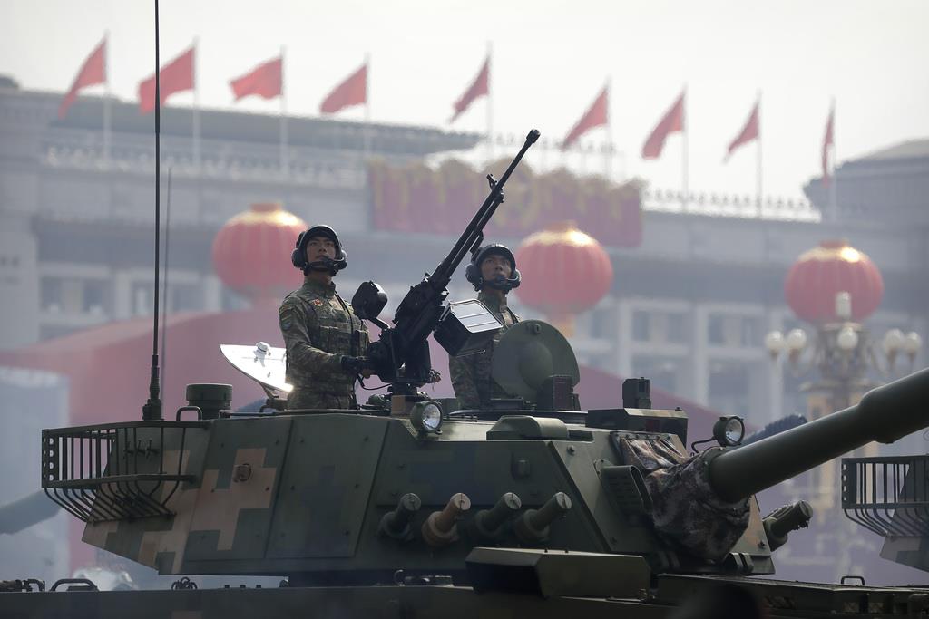 北京で開かれたパレードに戦車に乗って参加する中国の兵士。不正流出した技術が中国の軍事に転用されることへの警戒感が各国で強まっている(AP)