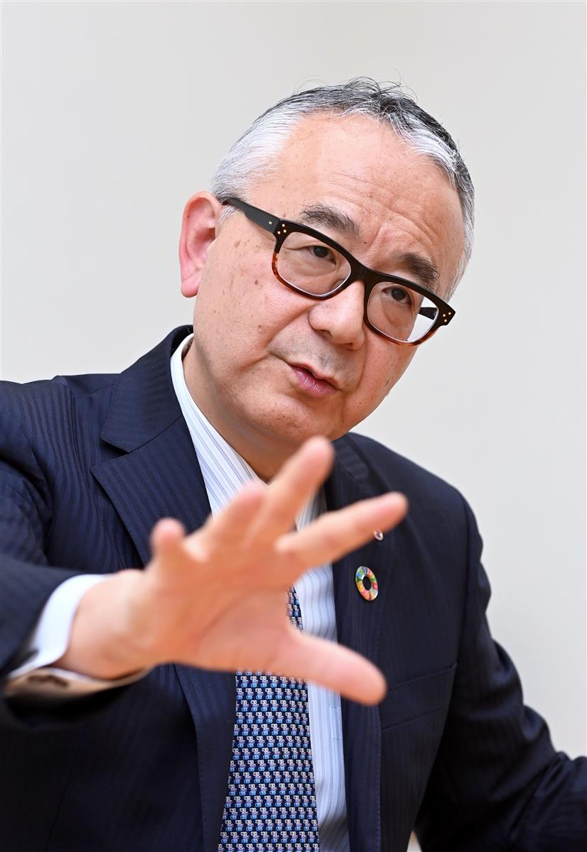 新型コロナウイルスをめぐり、新たな仕組みが必要と求める塩野義製薬の手代木功社長=8日、大阪市中央区 (須谷友郁撮影)