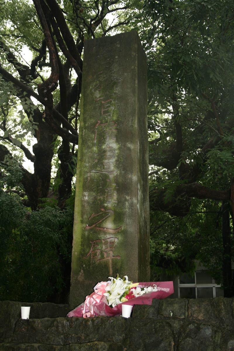 かつて赤ペンキで汚された「六士先生」の碑も２０００年に再建された＝２０１２年、台北市内　（喜多由浩撮影）