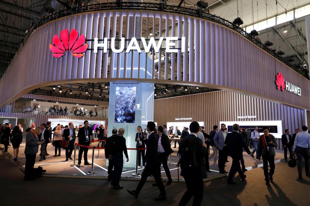 2月、スペイン・バルセロナの通信技術見本市「MWC」に出展した中国の華為技術(ファーウェイ)のブース(ロイター)
