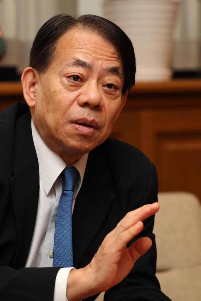 財務省の浅川雅嗣財務官=東京都千代田区の同省(飯田英男撮影)