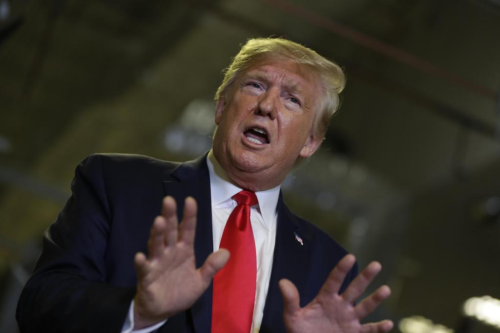 視察先の工場で話すトランプ米大統領=20日、テキサス州オースティン(AP=共同)