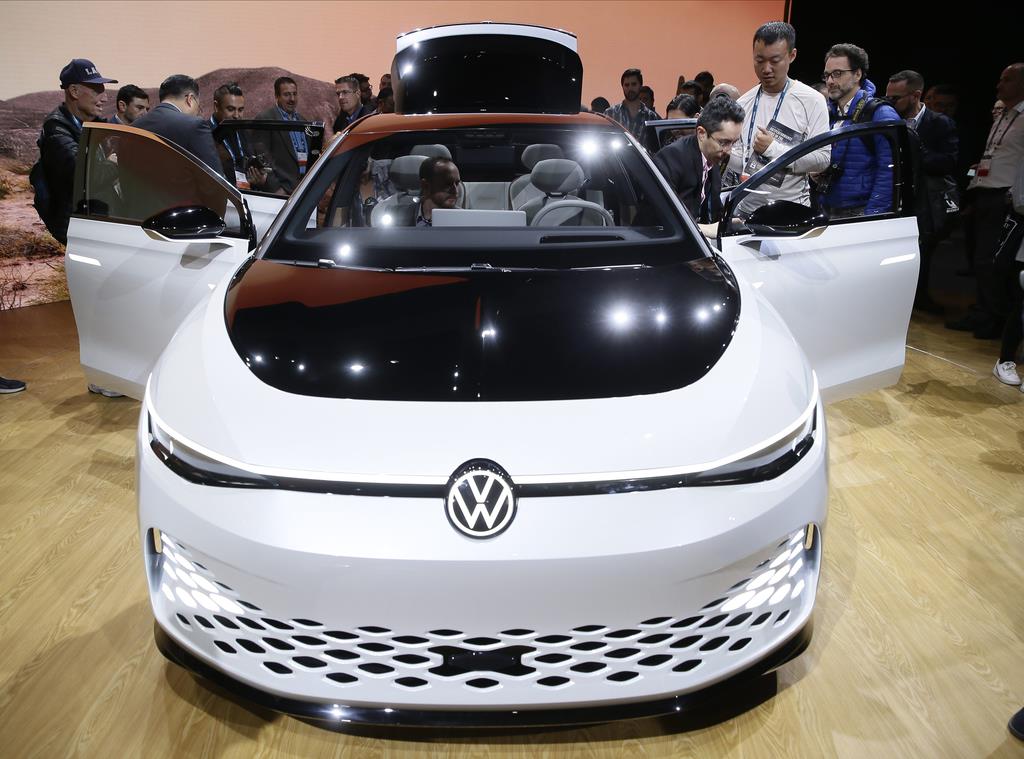 EVで新車攻勢をかけるフォルクスワーゲンのコンセプトモデル「I.D. Space Vizzion」(AP)