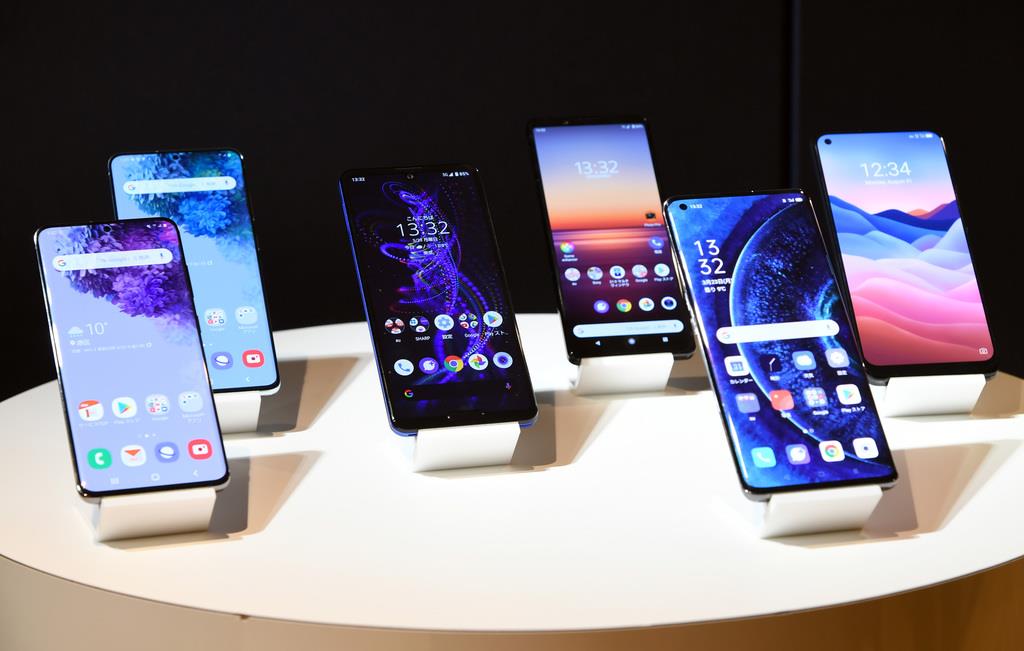「au 5G」26日から提供開始。5Gスマホ発表。新しい6機種を展示=23日、東京・虎ノ門(酒巻俊介撮影)