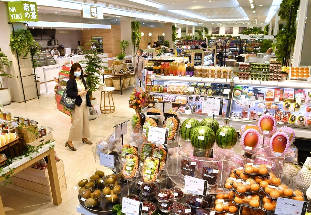 「食」をテーマにしたラオックスの新店舗。国内客がターゲットだ=18日、大阪市中央区