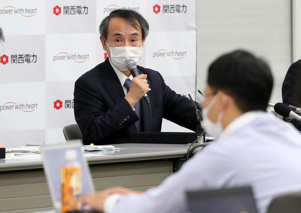 記者会見する関西電力の森本孝社長=25日、大阪市北区(彦野公太朗撮影)