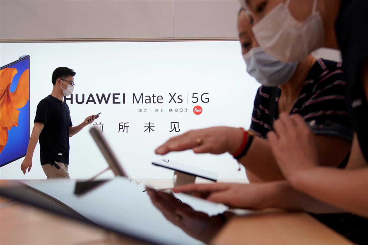 中国・上海のファーウェイの旗艦店(ロイター)