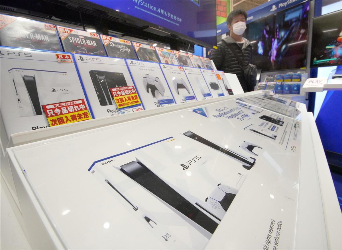 店頭で品切れが続くプレイステーション5=昨年12月4日、大阪市中央区のエディオンなんば本店(前川純一郎撮影)
