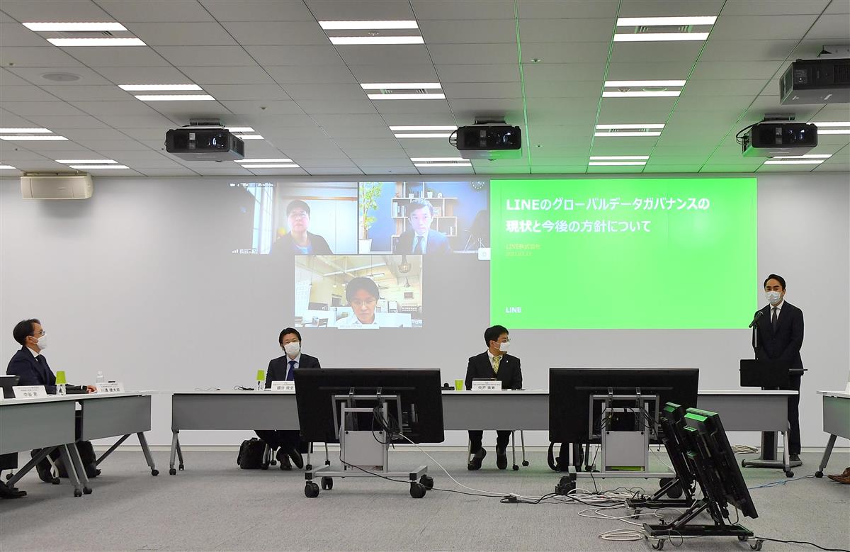 【LINE社データガバナンス検証】「LINE社におけるグローバルなデータガバナンス」を検証・評価する特別委員会で、現状認識や対応方針について説明するLINEの出澤剛社長(右)。左はZホールディングスの川邊健太郎社長=23日午後、東京都千代田区(三尾郁恵撮影)
