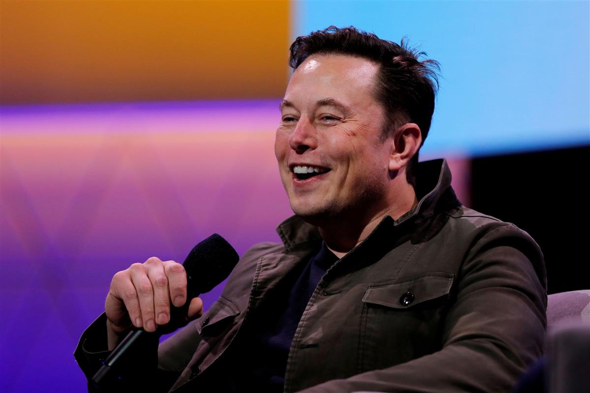 世界最大のゲーム見本市「E3」で発言するテスラのイーロン・マスク最高経営責任者(CEO)=2019年6月、米ロサンゼルス(ロイター=共同)
