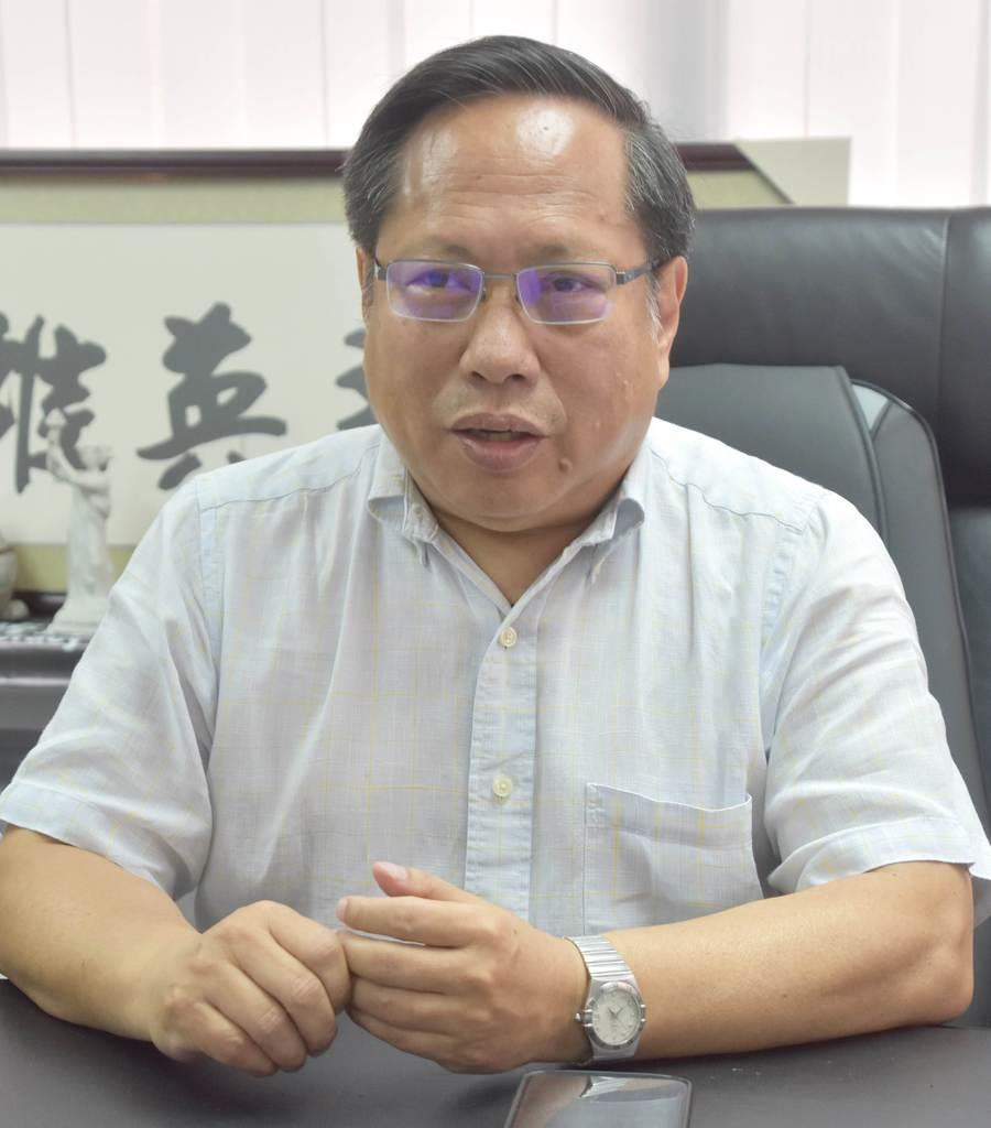 産経新聞の取材に応じる香港の著名な民主派、何俊仁元民主党主席(西見由章撮影)