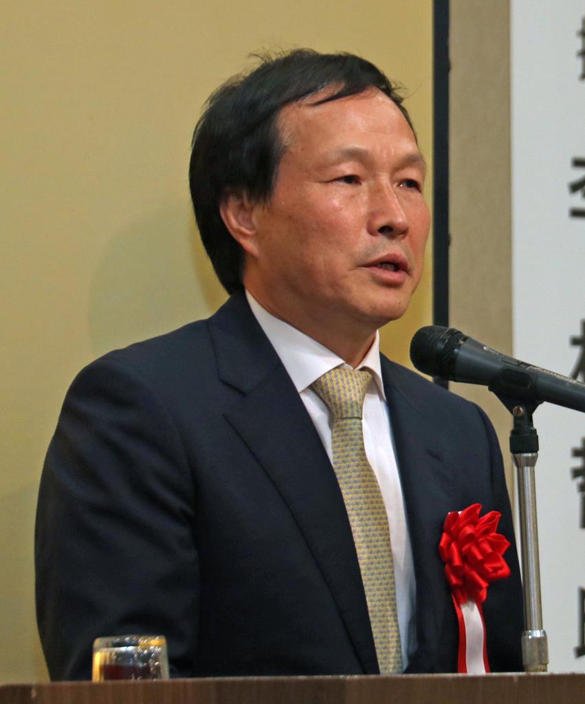 日韓関係について述べる李相哲・龍谷大教授=27日午後6時ごろ、津市