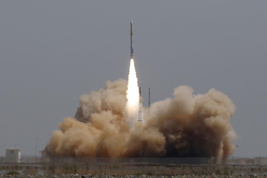 中国の甘粛省で7月に打ち上げられたロケット。中国は宇宙における軍事力強化を進めている(ロイター)
