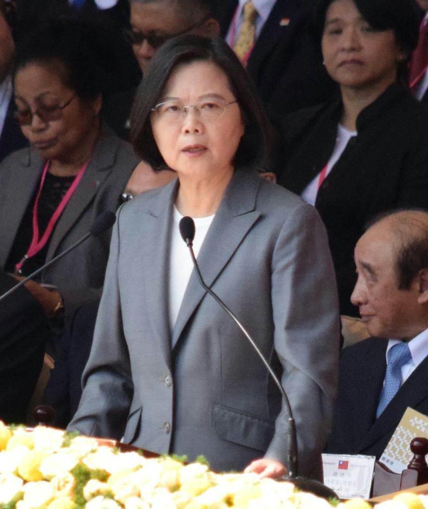 台北の総統府前で行われた「双十節」の式典で演説する蔡英文総統=10月10日(田中靖人撮影)