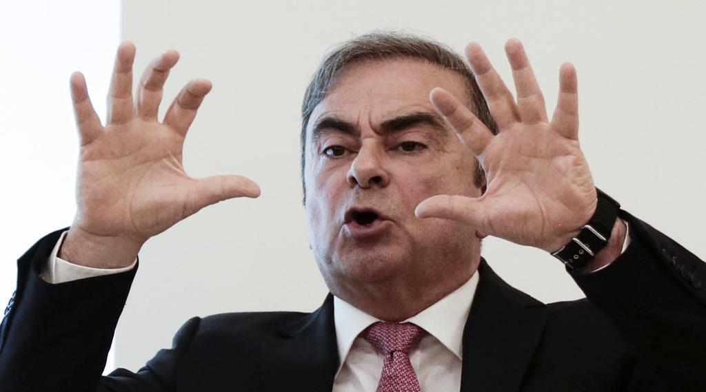 8日、レバノンの首都ベイルートで会見する日産自動車前会長、カルロス・ゴーン被告(AP)