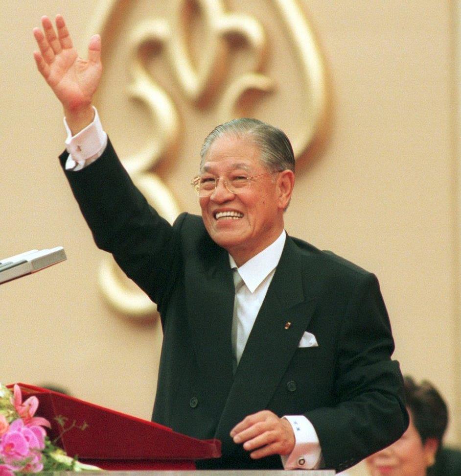 総統就任式典で演説する台湾の李登輝氏=1996年5月20日