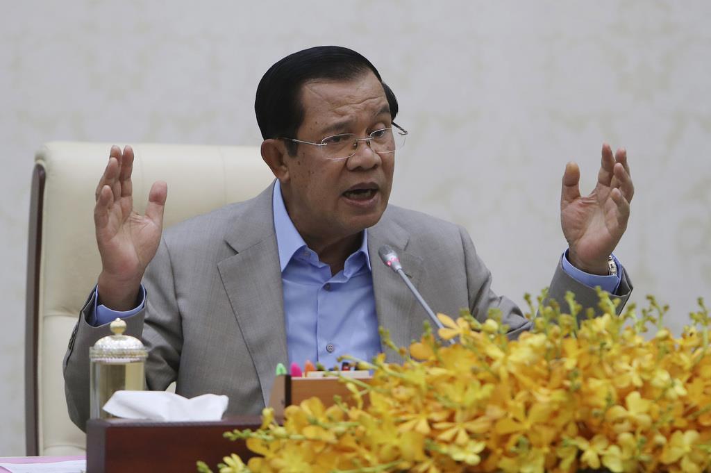 １月３０日、会見で新型肺炎について「冷静さを保つように」と促した、カンボジアのフン・セン首相（AP）