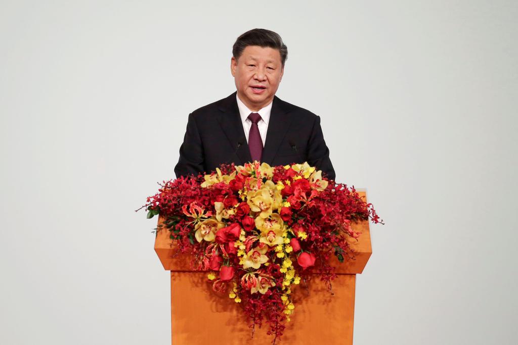 ２０１９年１２月２０日、マカオで開かれた中国返還２０年の式典で演説する習近平国家主席（ロイター＝共同）