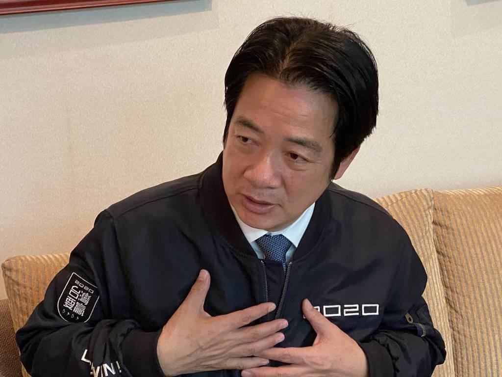 2月15日、台北市内で産経新聞の単独インタビューに応じる頼氏