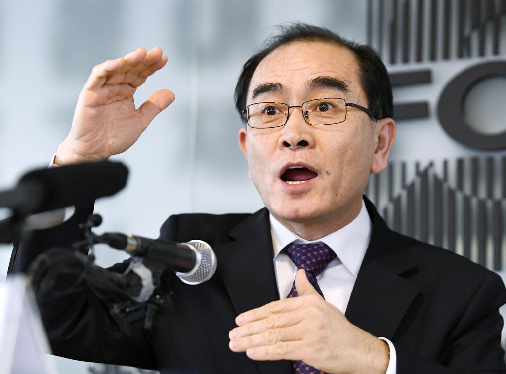 19日、ソウル市内で記者会見する北朝鮮・元駐英公使の太永浩氏(共同)