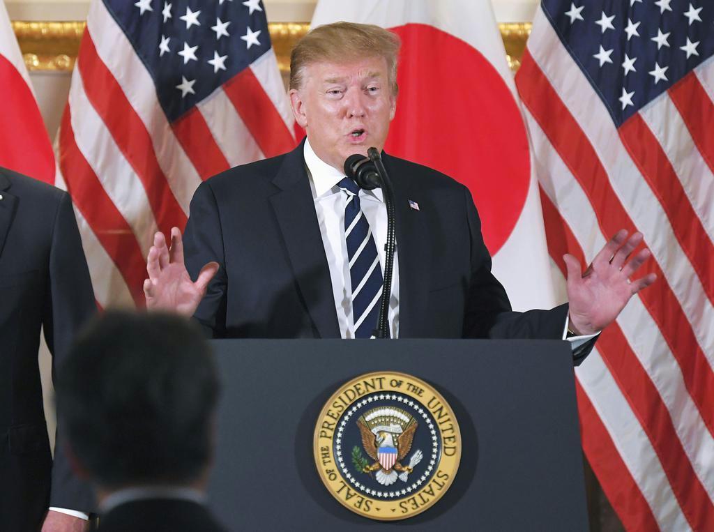 2019年5月の訪日時、米大使公邸で開かれた日本企業の経営者らとの会合であいさつするトランプ米大統領=東京都港区