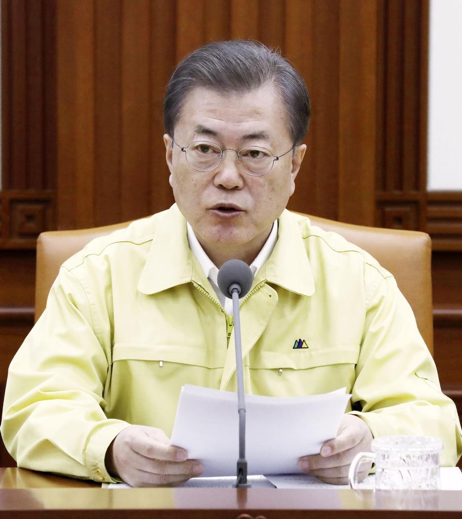 23日、ソウルでの韓国政府の対策会議で発言する文在寅大統領(聯合=共同)
