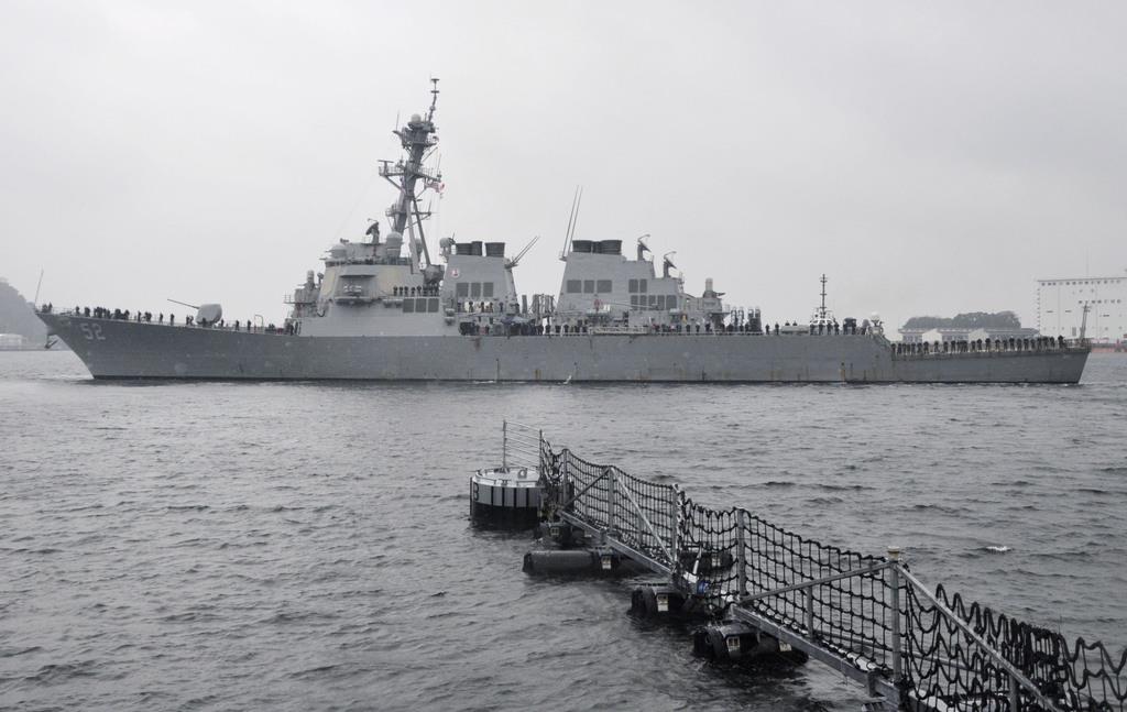 米海軍横須賀基地に入港するイージス駆逐艦バリー=2016年3月14日午後、神奈川県横須賀市