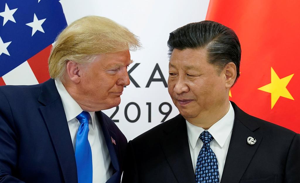 中国の習近平国家主席（右）と米国のトランプ大統領（ロイター）