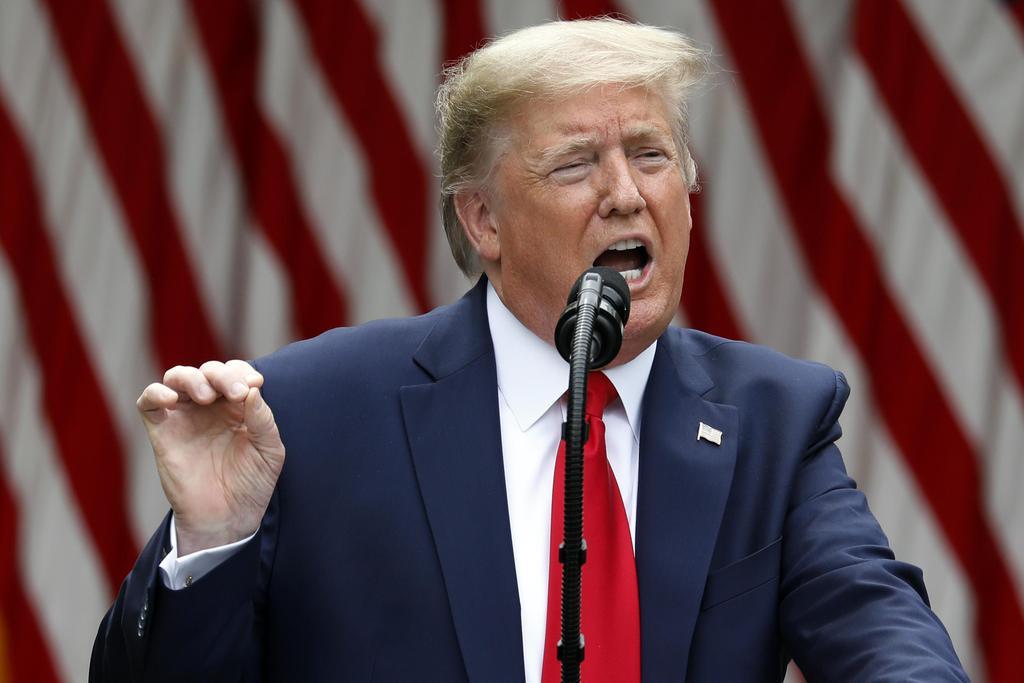 29日、米ホワイトハウスで中国への対抗措置を発表するトランプ大統領(UPI=共同)