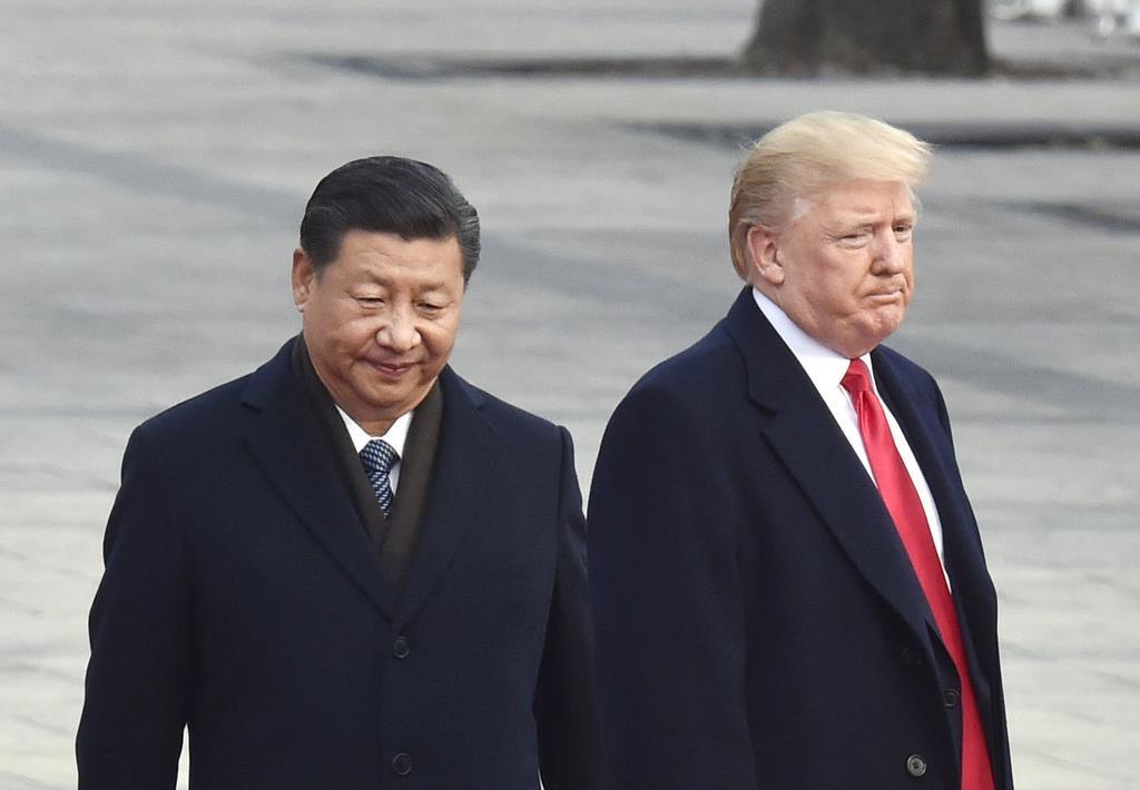 中国の習近平国家主席（左）と米国のトランプ大統領＝２０１７年１１月、中国・北京（共同）