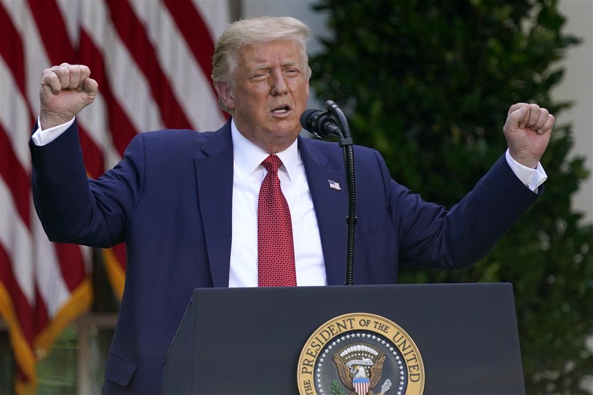 米ホワイトハウスで記者会見するトランプ大統領=7月14日(AP)