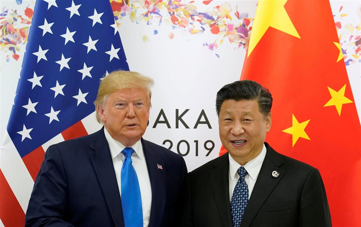 米国のトランプ大統領(左)と中国の習近平国家主席=2019年6月(ロイター)