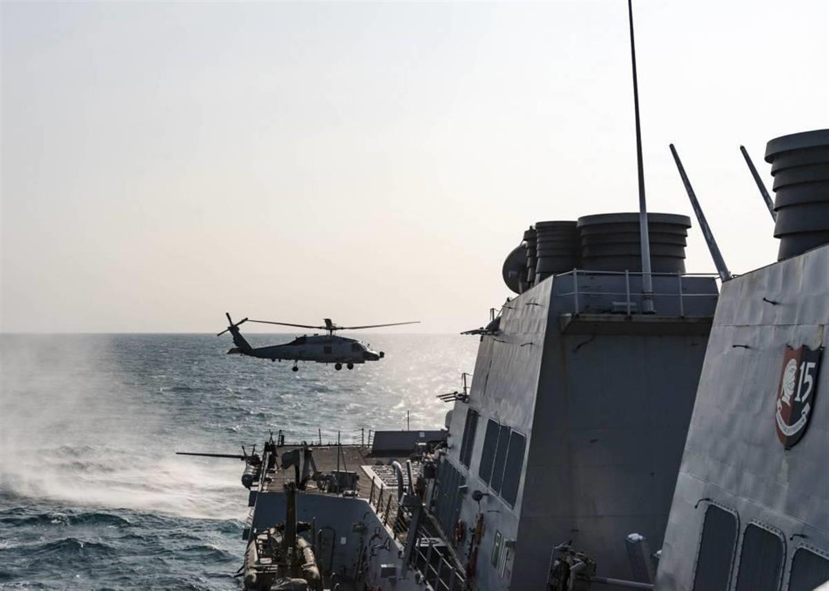今年５月、台湾海峡を航行した米海軍のミサイル駆逐艦マッキャンベル（米海軍提供）