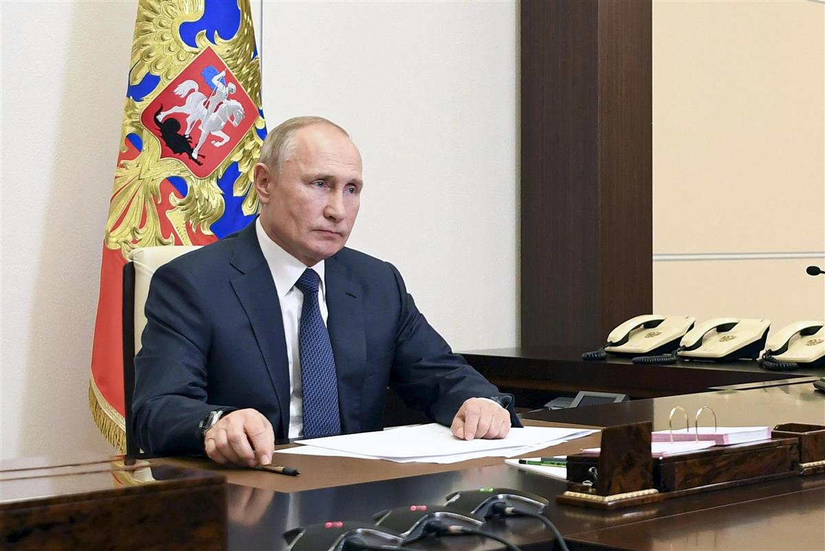ナゴルノカラバフ停戦に関して声明を発表するロシアのプーチン大統領=10日、モスクワ郊外の公邸(AP)