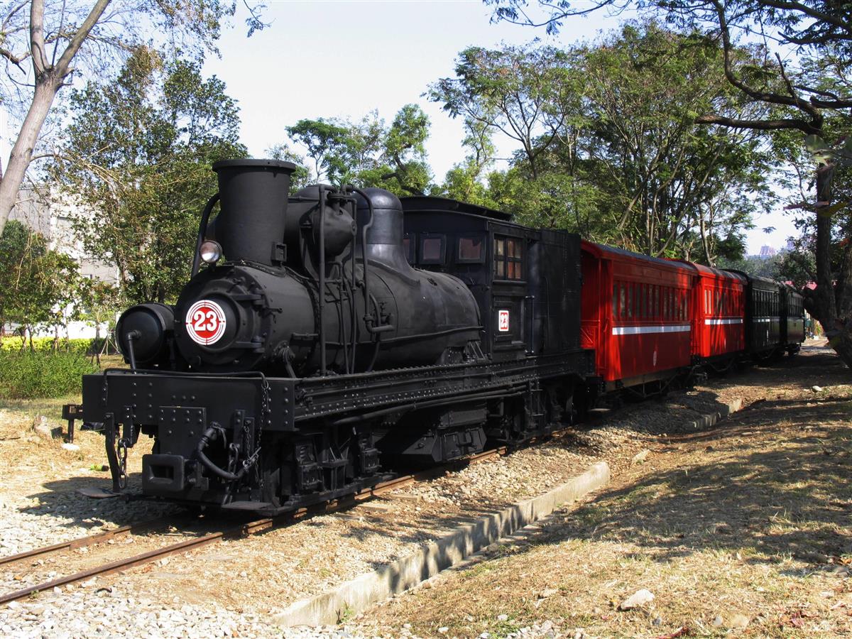 初期のころの阿里山鉄道の蒸気機関車（エプタ編集室提供）