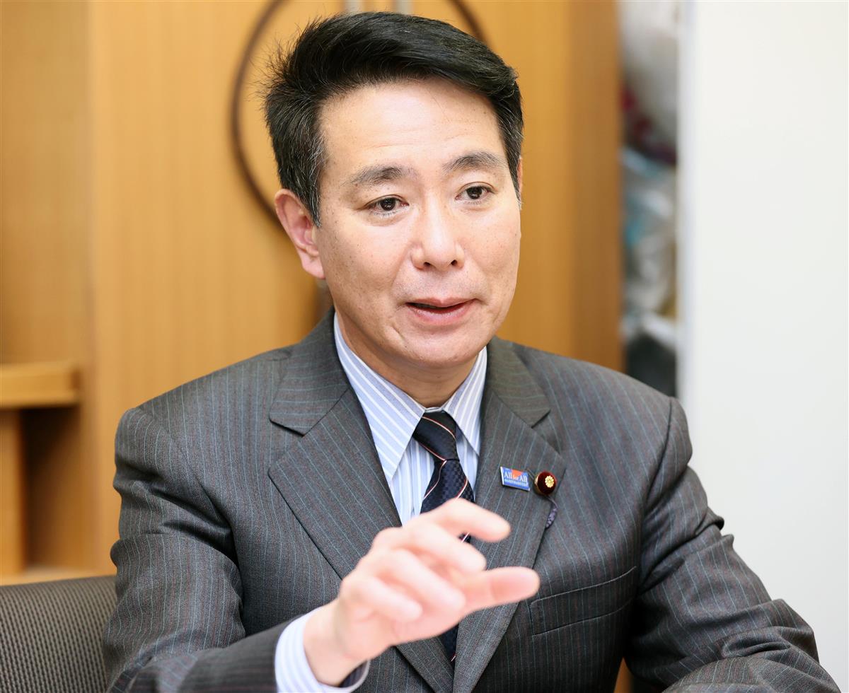 産経新聞のインタビューに答える、国民民主党・前原誠司代表代行=11日午後、国会内(春名中撮影)