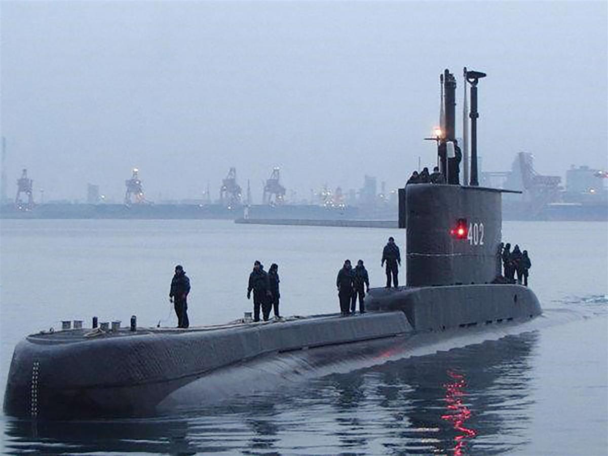 行方不明になったインドネシアの潜水艦「ＫＲＩナンガラ」＝２０１２年（インドネシア海軍提供・共同）