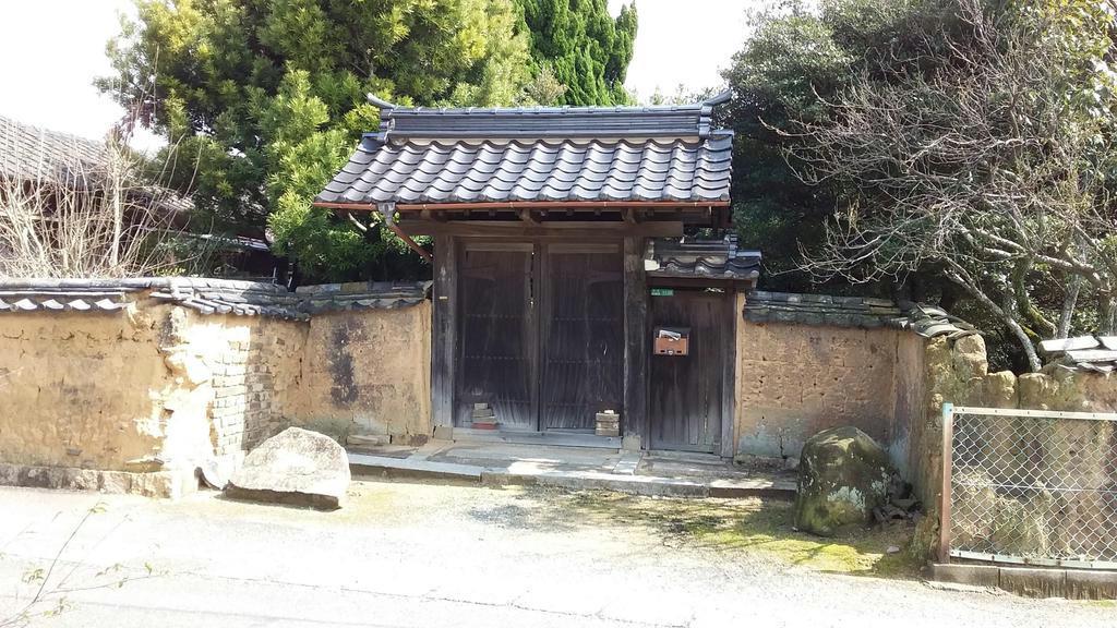 白石邸の浜門。現在は山口県下関市の長府地区に移築されている(宮本雅史撮影)