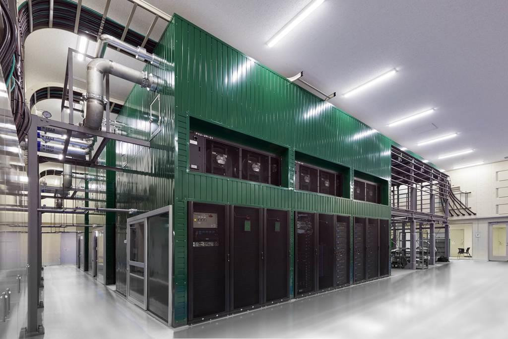 スーパーコンピューター「AI橋渡しクラウド(ABCI)」(産業技術総合研究所提供)