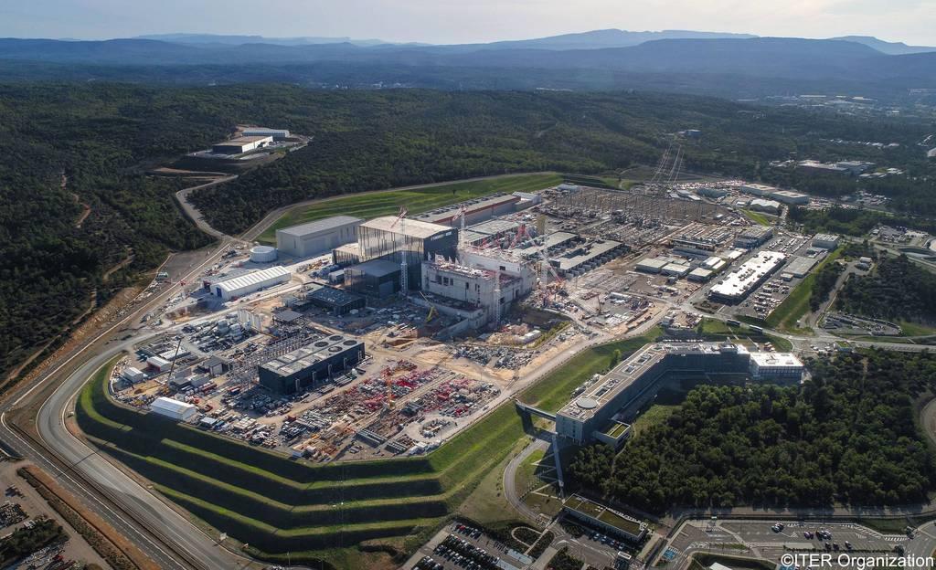 建設が進む核融合実験炉ＩＴＥＲ＝フランス・マルセイユ郊外（ＩＴＥＲ機構提供）