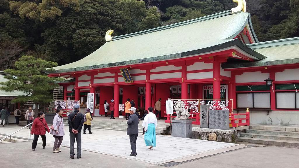 白石正一郎が第2代宮司になった赤間神宮 =山口県下関市(宮本雅史撮影)