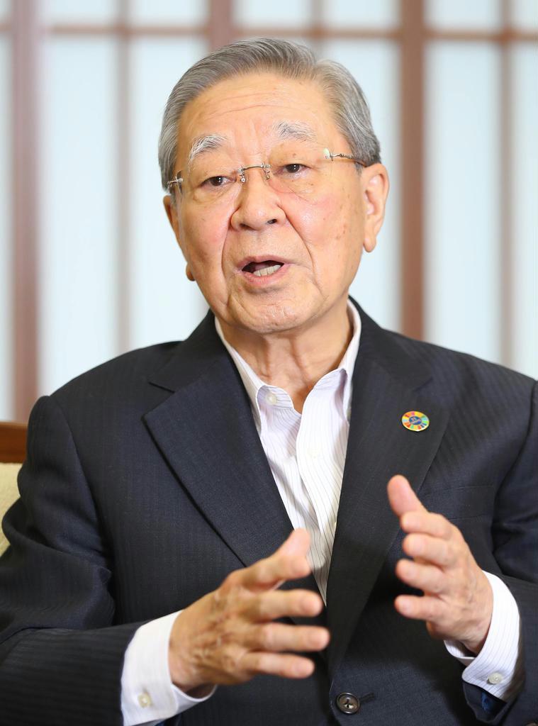 インタビューに応じる経団連の中西宏明会長=東京都千代田区(萩原悠久人撮影)