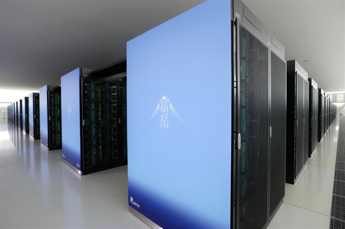 理化学研究所計算科学研究センターで報道陣に公開されたスーパーコンピューター「富岳」=神戸市