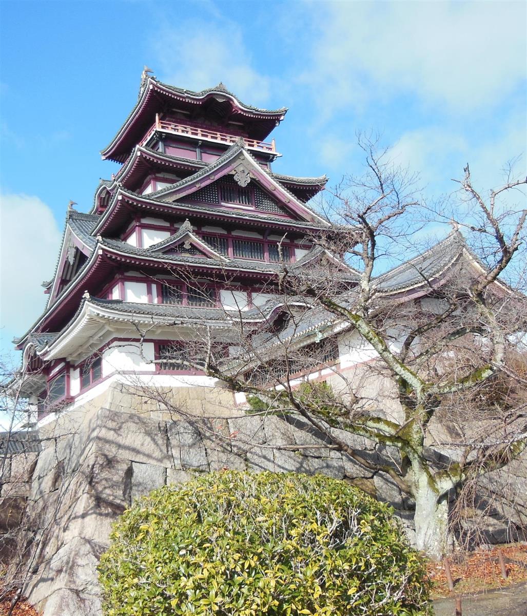 復元城の伏見桃山城。秀吉の伏見城天守閣を模したという=京都市伏見区