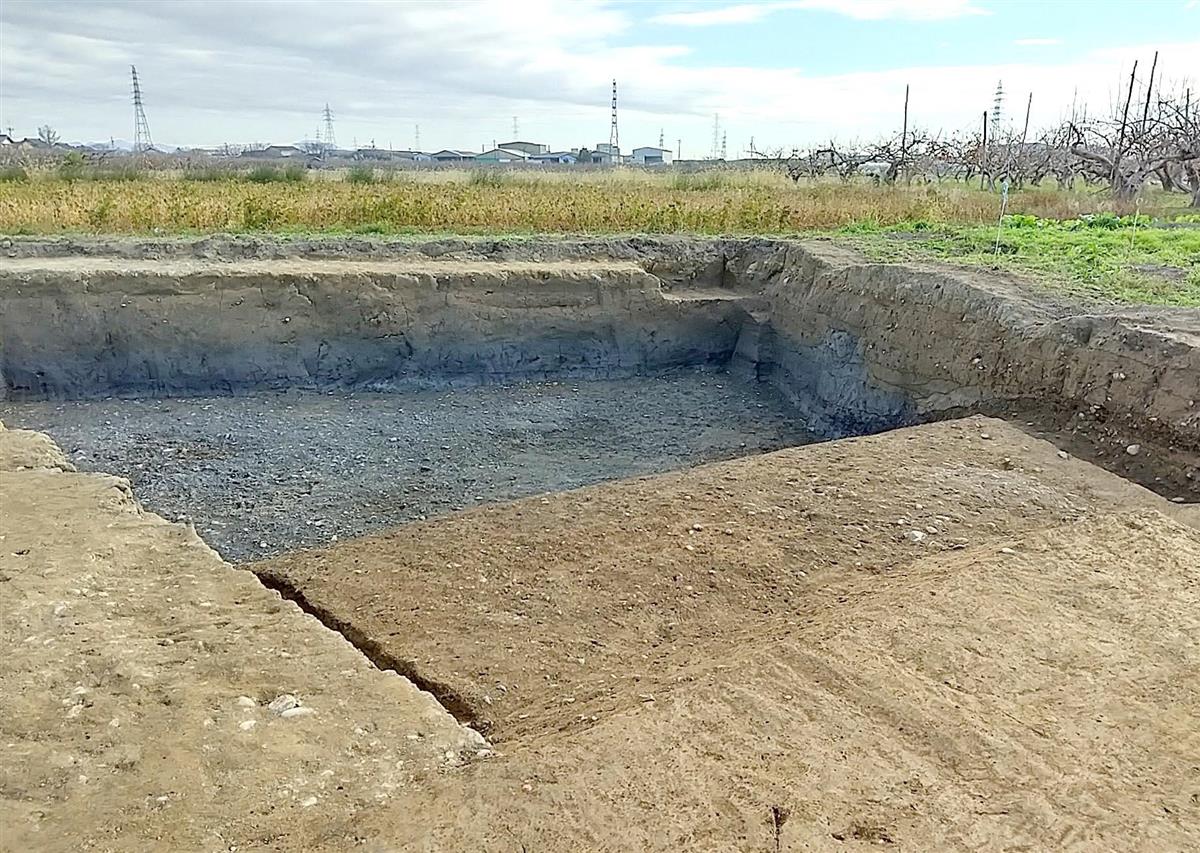 笹山古墳で検出された周濠の跡。最古級の前方後方墳と確認された=岐阜県大野町上磯(大野町教委提供)