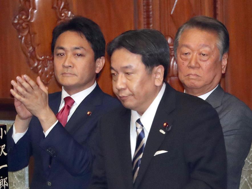 もともと9条改正論者だった立憲民主党・枝野幸男代表(手前)だが…。左奥は国民民主党・玉木雄一郎代表、右奥は自由党・小沢一郎共同代表