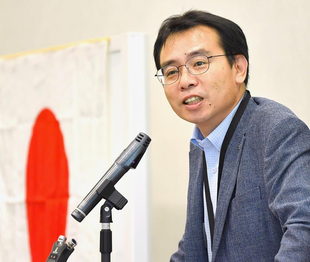 日本国内の報告会で「朝鮮人労務動員の真実」について語る李宇衍氏=8月6日、東京都千代田区(三尾郁恵撮影)