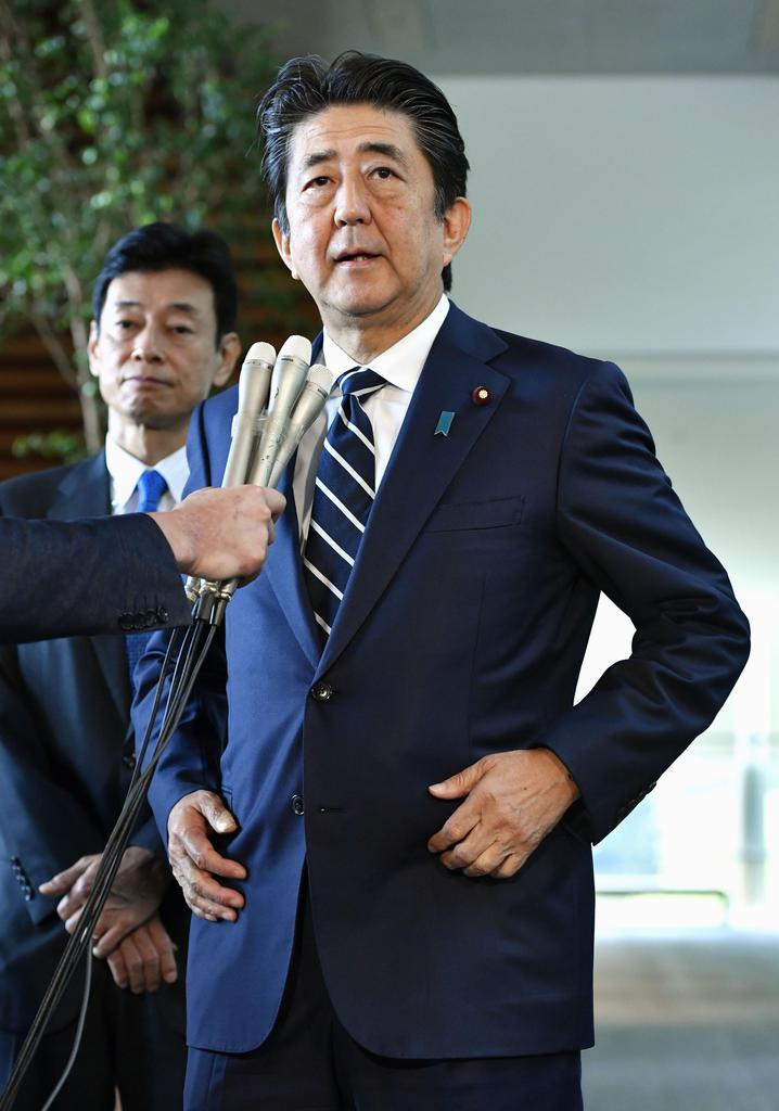 韓国政府による日韓の軍事情報包括保護協定(GSOMIA)の破棄決定に対し、冷静な対応を続ける安倍晋三首相=23日午前、首相官邸